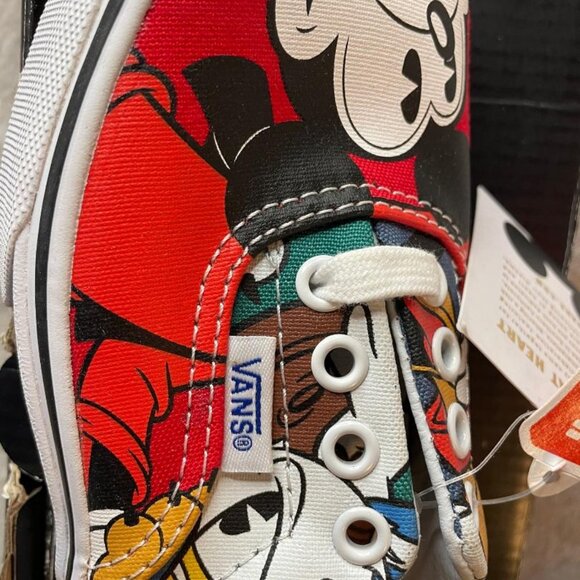 Disney Mickey & Friends "Off the Wall"  Vans Shoes Size 13.5 NEW in original Box - Picture 4 of 8